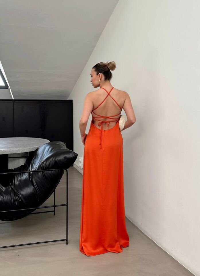 Sırt Detaylı Saten Maxi Elbise