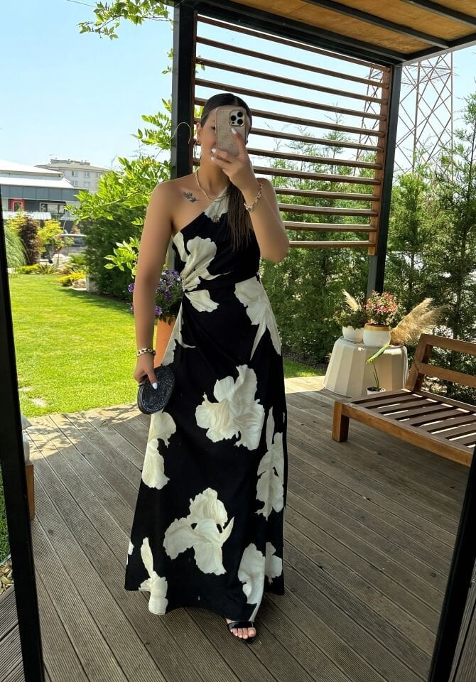 Saten Bel Dekolteli Maxi Elbise