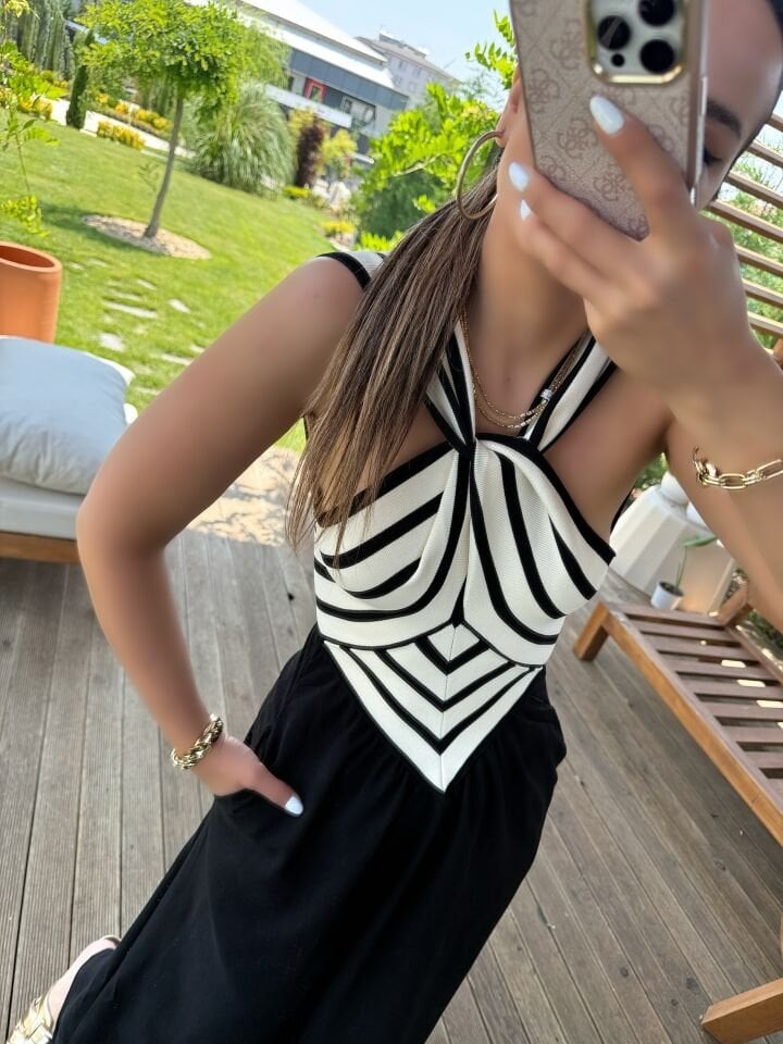 Zebra Boyun Detaylı Elbise